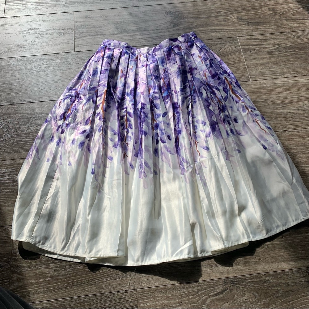 NWT Chic Wish Purple & White Floral High Waist Midi Full Skirt Size Medium